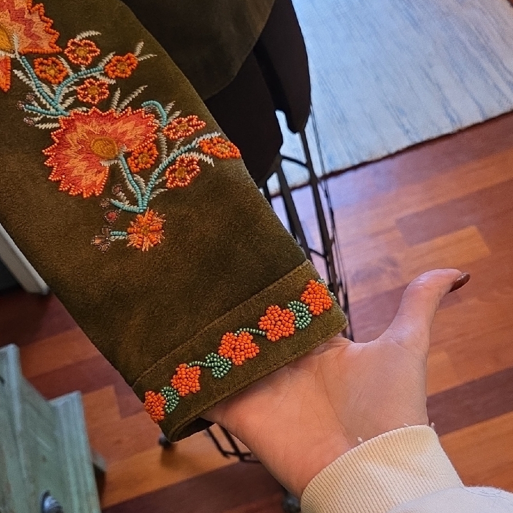 NWOT! Tasha Polizzi Beautiful Suede Jacket w/ Floral Embroidery & Beading - Picture 11 of 13
